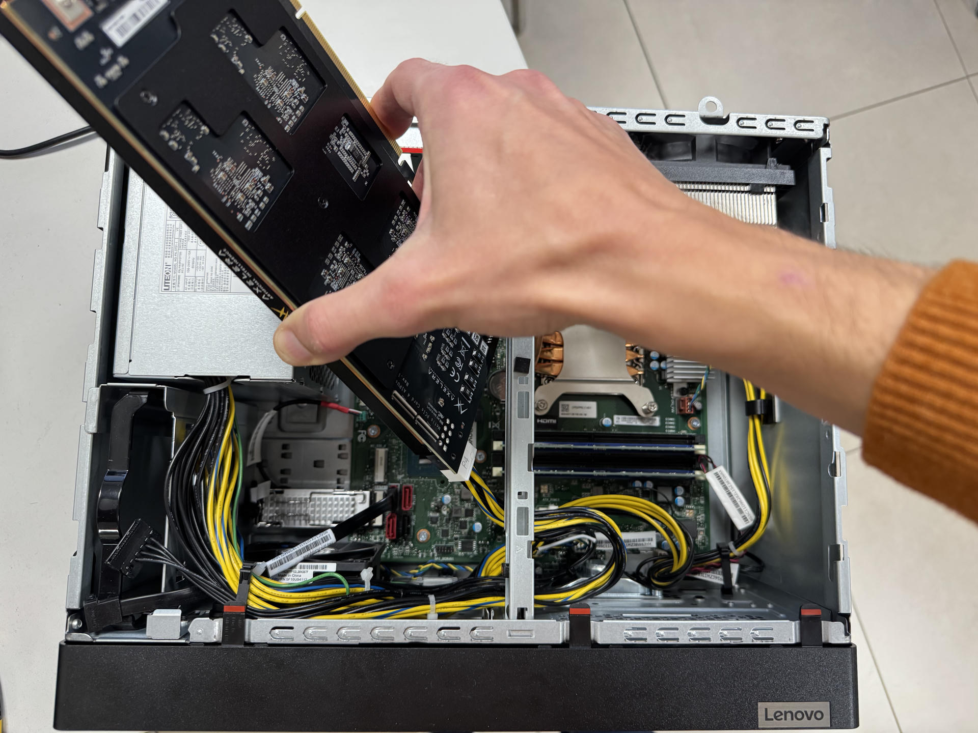 Lenovo P360 — Metis 4-chip card installation (1 of 4)